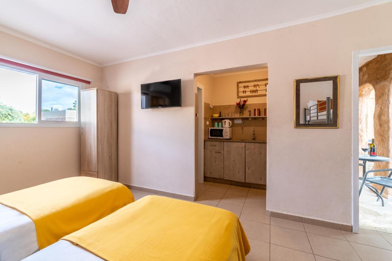Lotan Desert Travel Hotel Nahal Ya'alon Exteriör bild